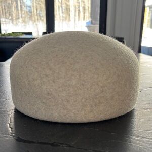 Chic wool hat from COS